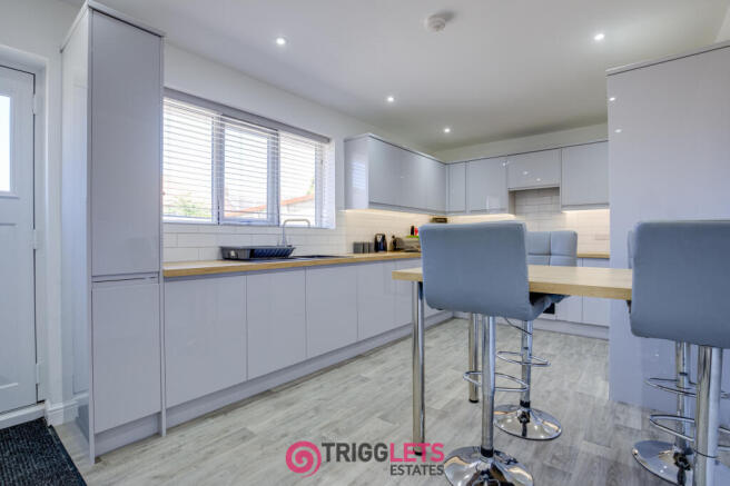 2 bed Detached Bungalow for sale Image 6