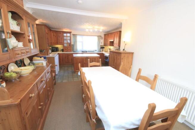 OPEN PLAN DINING KITCHEN