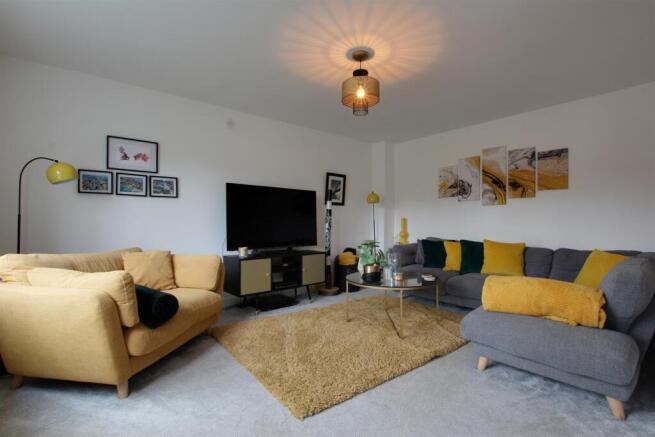 4 bed Detached for sale Image 4