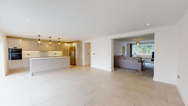 4 bed Detached for sale Image 8