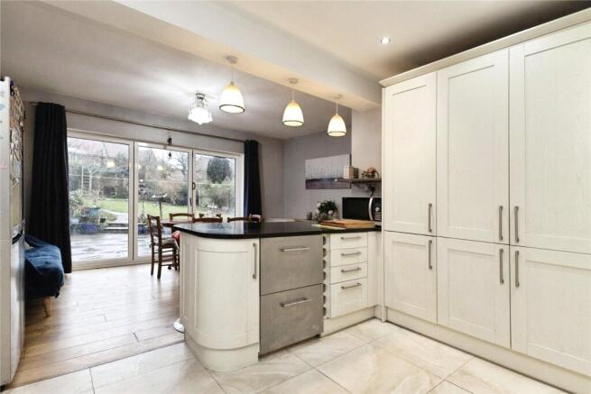 4 bed Bungalow for sale Image 4