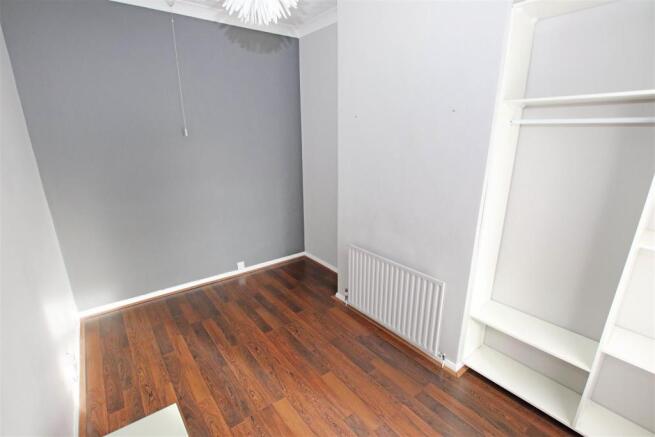 BEDROOM TWO (MIDDLE)