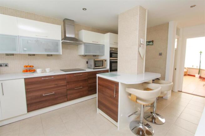 Kitchen 2.jpg