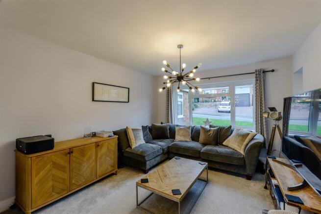 LOUNGE / DINING ROOM