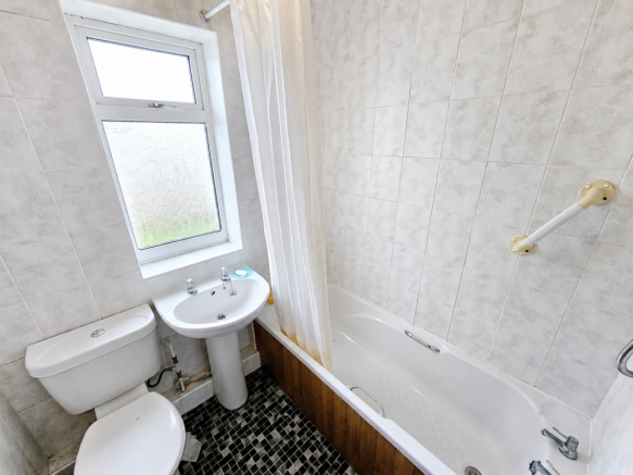 3 bed Detached Bungalow for sale Image 9