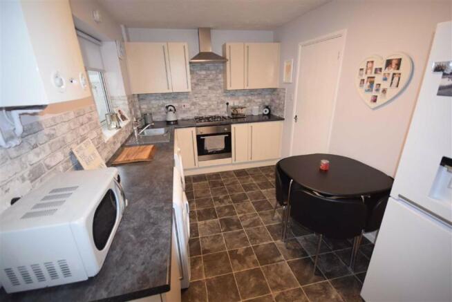 Modern Fitted Kitchen / Breakfast
