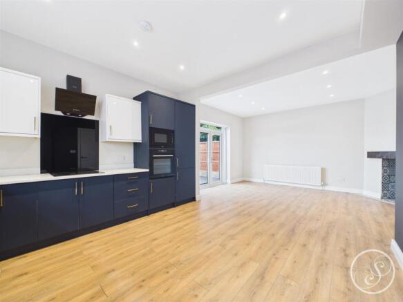 4 bed Semi-Detached for sale Image 8
