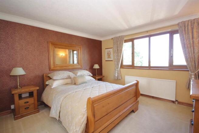 MASTER BEDROOM SUITE