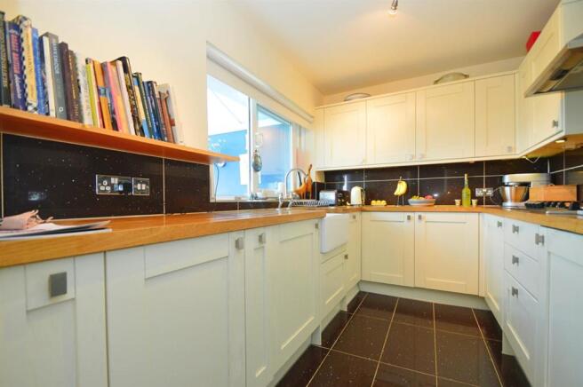 Kitchen2.jpg
