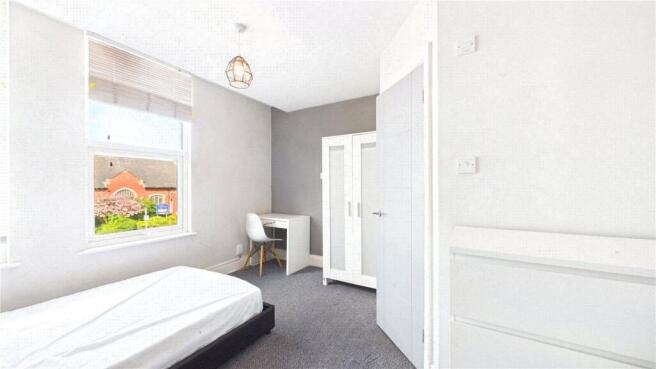 12 bed Apartment to rent Image 12