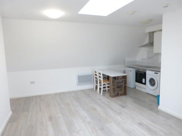 1 bed flat to rent Golders Green Road, London NW1