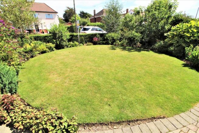 FRONT GARDEN