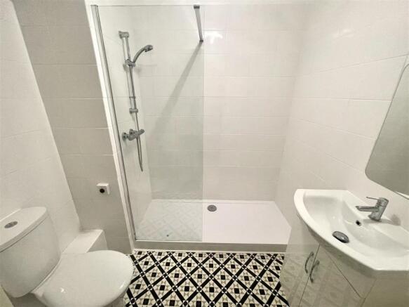 REFITTED SHOWER ROOM :
