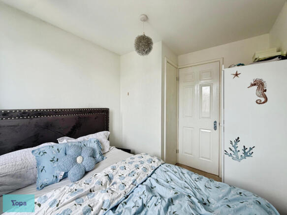 3 bed Semi-Detached for sale Image 12