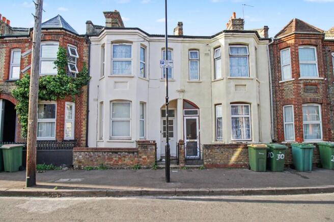 First Floor Flat, 32 Bingley Road, London E16 3JR