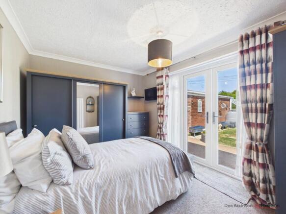 2 bed Semi-Detached Bungalow for sale Image 11