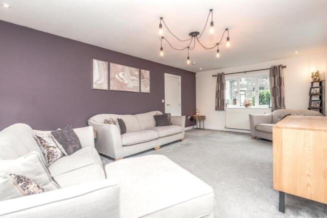 5 bed Detached for sale Image 5