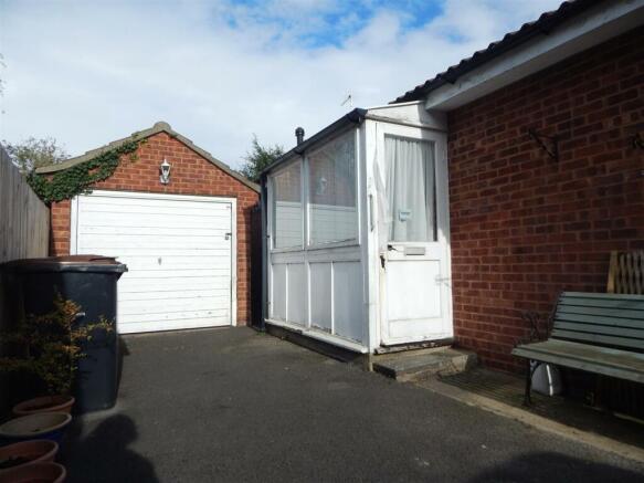 garage and driveway.JPG