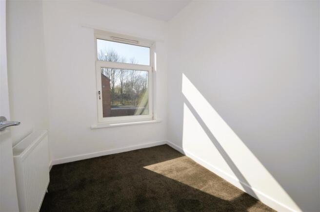 2 bed Terraced to rent Image 5