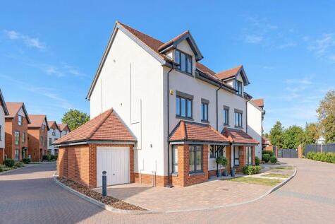 Apsley Walk, Iver, SL0