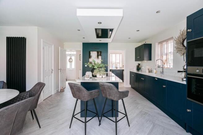 4 bed House for sale Image 10