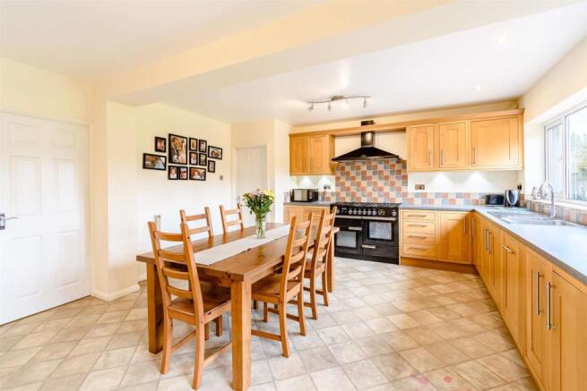 Kitchen/Breakfast Room