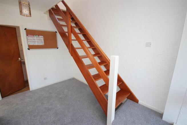 SPACIOUS ENTRANCE HALL