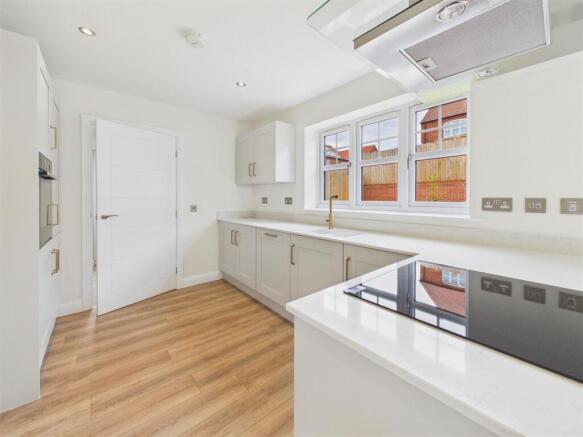 4 bed Detached for sale Image 5