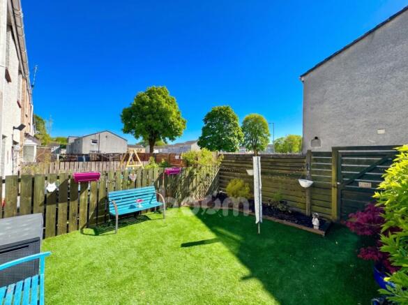 Sempill Avenue, Erskine rear gardne photo