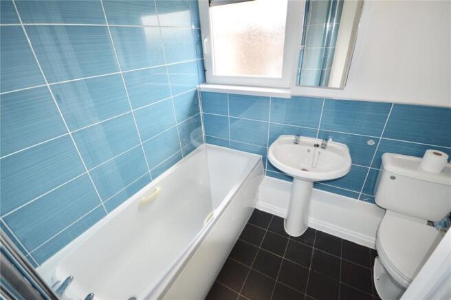 2 bed Flat to rent Image 8