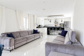 23, Alnwick Way, Bedford MK40 4SX