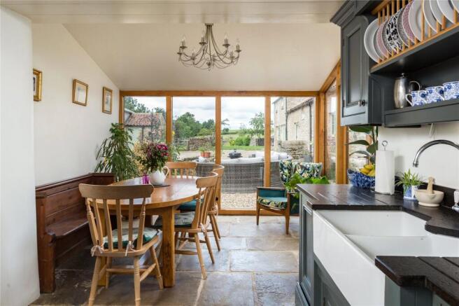 5 bed Detached for sale Image 4