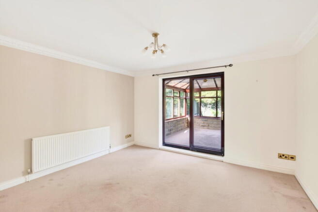 5 bed Detached for sale Image 11