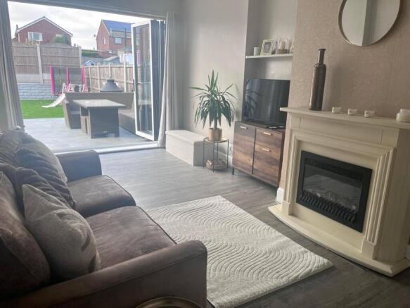 5 bed Semi-Detached for sale Image 8