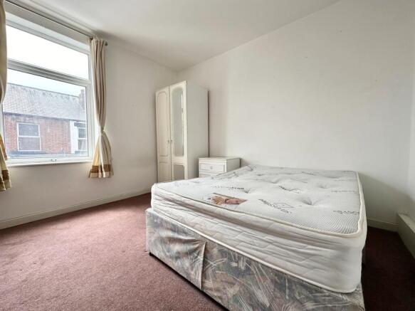 2 bed Apartment to rent Image 4