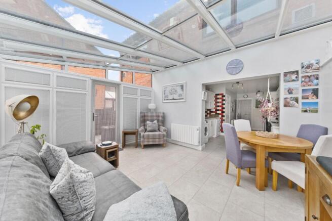 4 bed Detached for sale Image 8