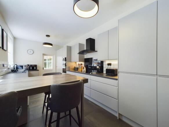 KITCHEN/DINING ROOM