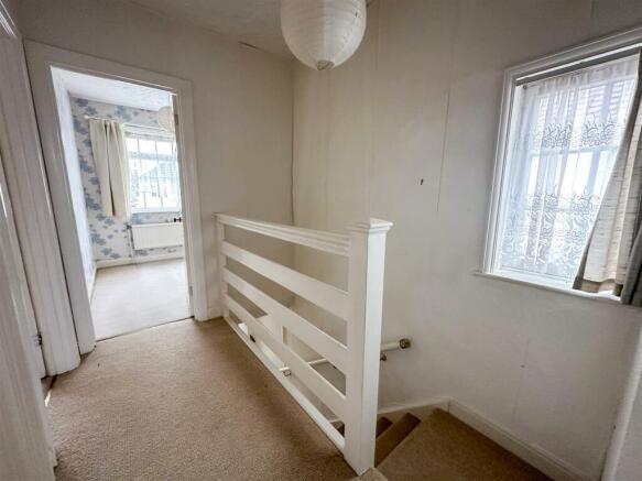 FIRST FLOOR LANDING