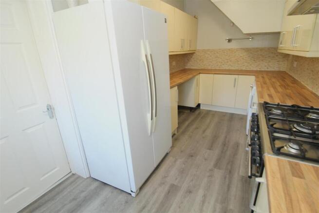 Kitchen3.JPG