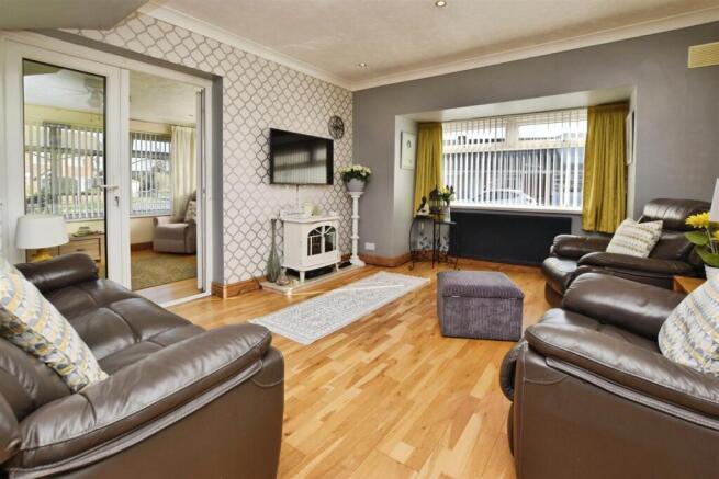 ce0d2e3f-lounge 20a.JPG