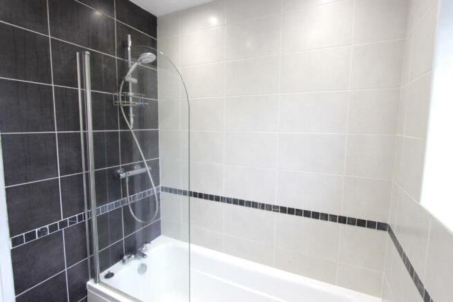 5. Bathroom (1).JPG