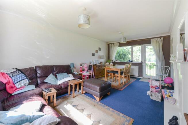 LOUNGE/DINING ROOM