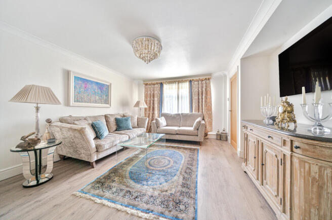 32-681515d089e21-...