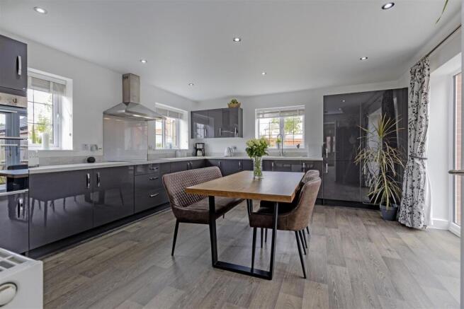 Integrated Kitchen/Breakfast Room