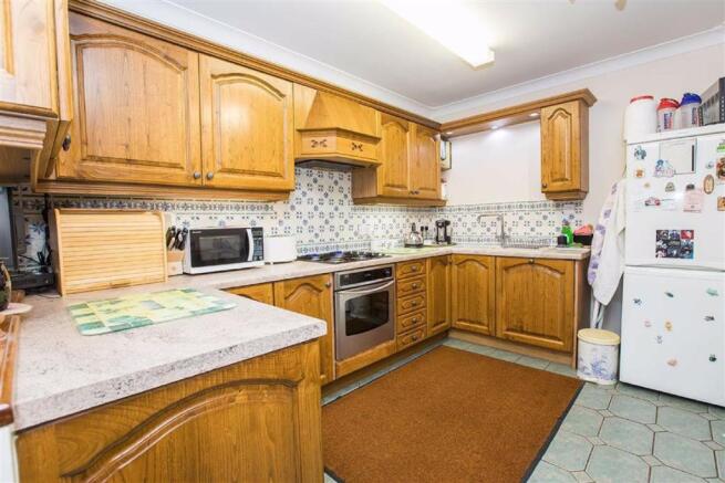 KITCHEN/DINING AREA