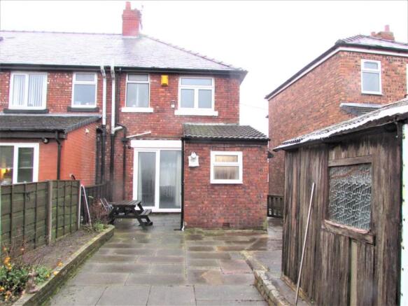 MedlockRd183gdn4.JPG
