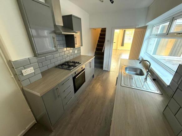 Kitchen (b)