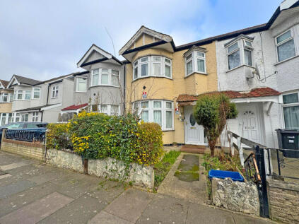 Brockenhurst Gardens, Ilford, IG1