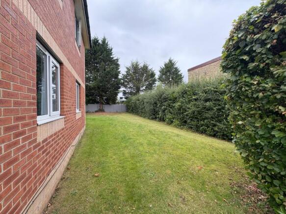 2 bed Flat to rent Image 10