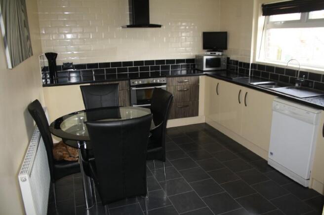 Kitchen / dining